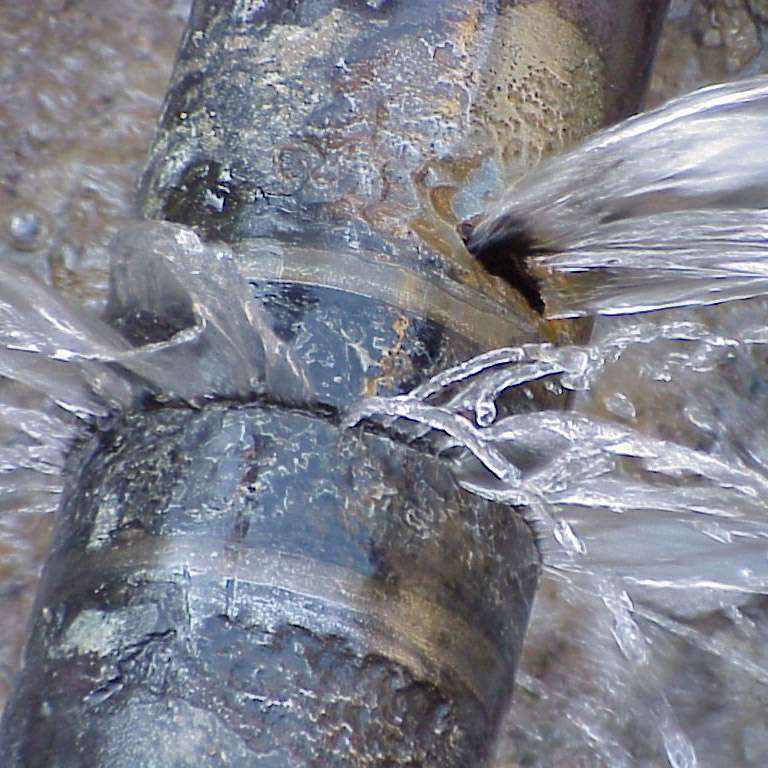 Burst pipe with leak - 911 leak detection photo of a burst pipe with a leak